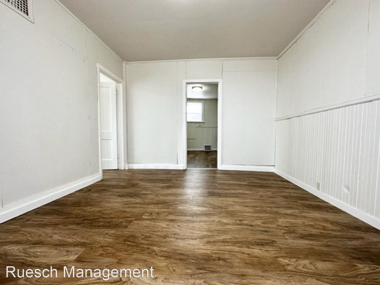 211 Green Bay Rd - Photo 3 of 19