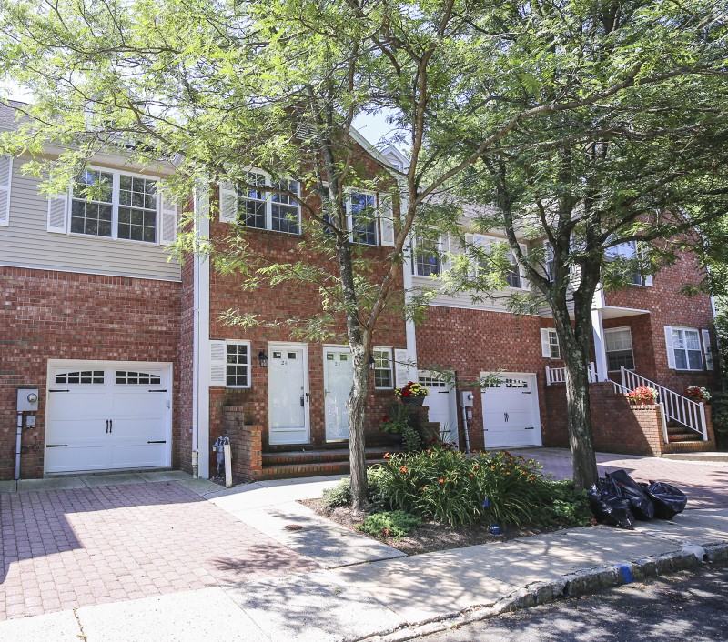 24 Berkeley Square - Photo 2 of 15