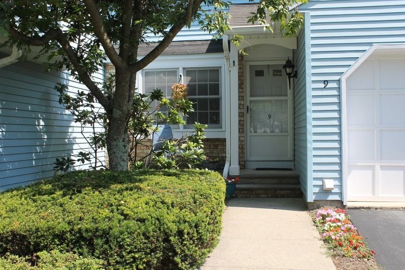 9 Carriage Ln - Photo 2 of 19