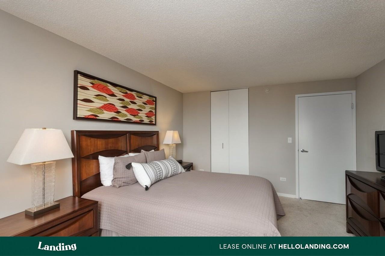 1 W Superior Place - Photo 2 of 14