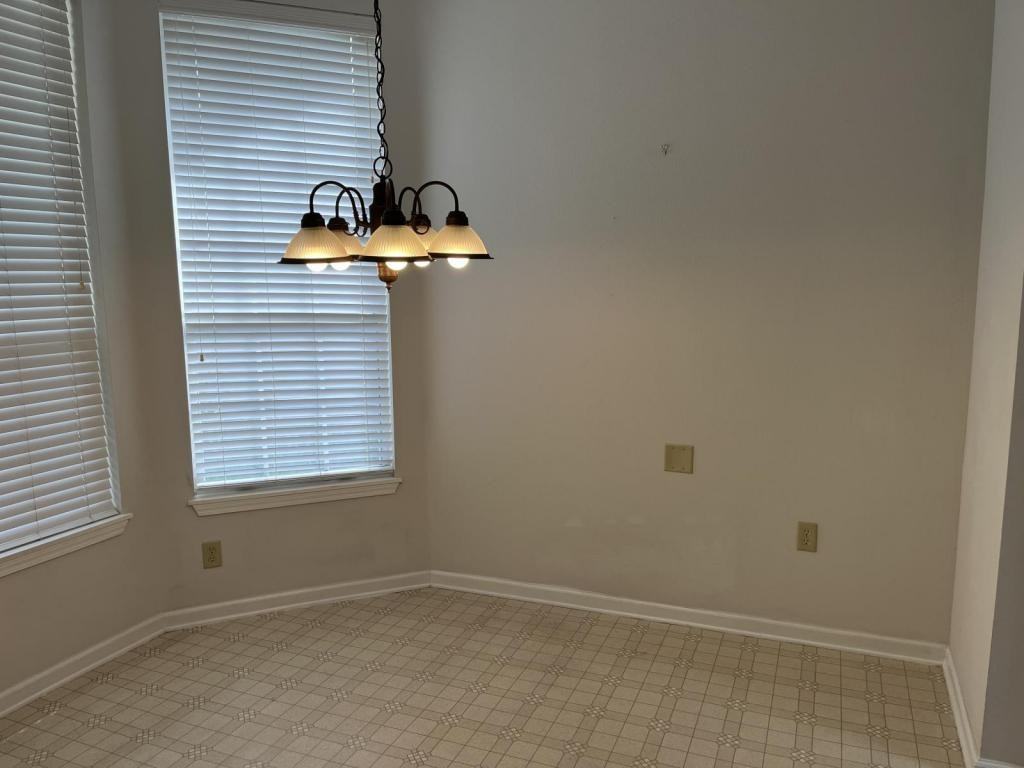 1274 Ardmore St - Photo 2 of 37