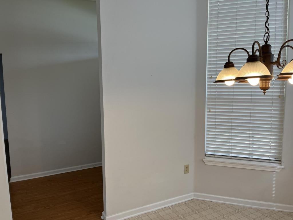 1274 Ardmore St - Photo 3 of 37