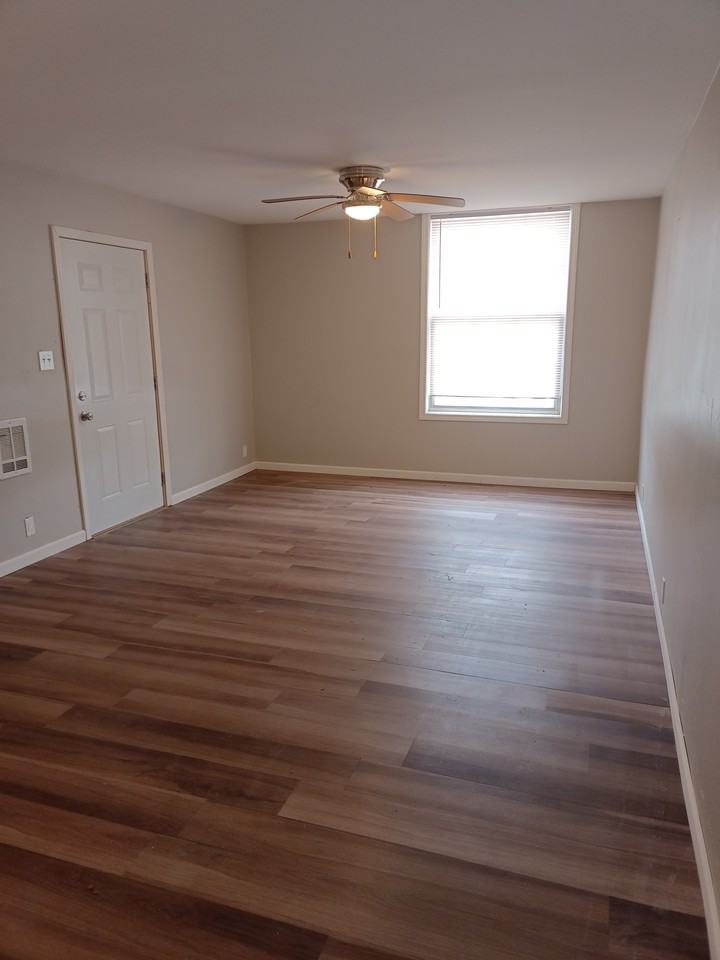 1010 S 14th St #9 - Photo 2 of 3