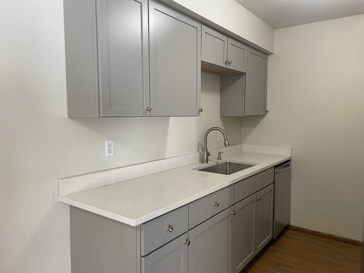 209 Williamsburg Drive - Photo 3 of 10