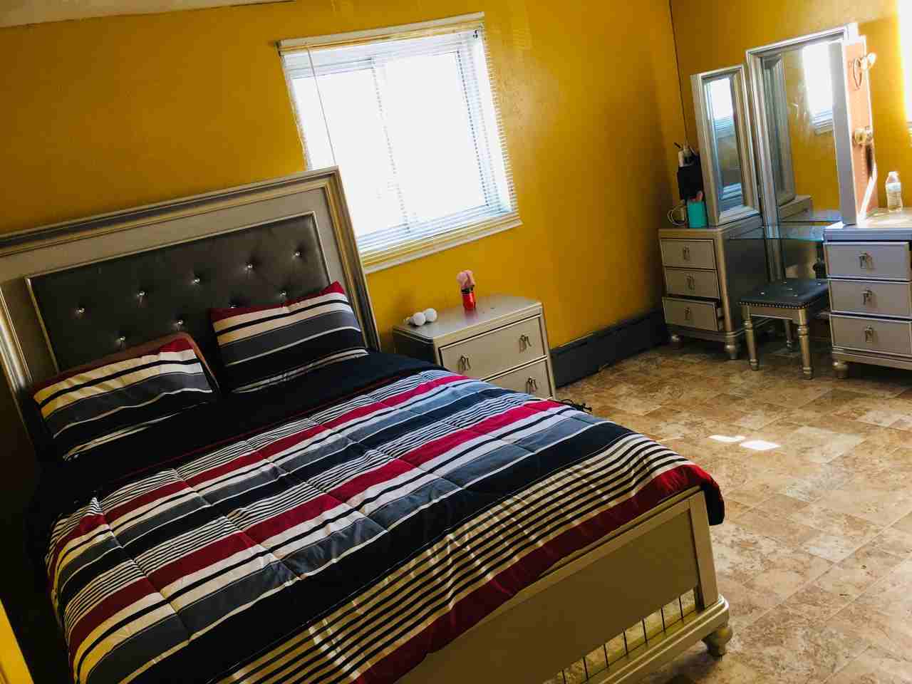 417 W Rowe St #NA - Photo 2 of 5