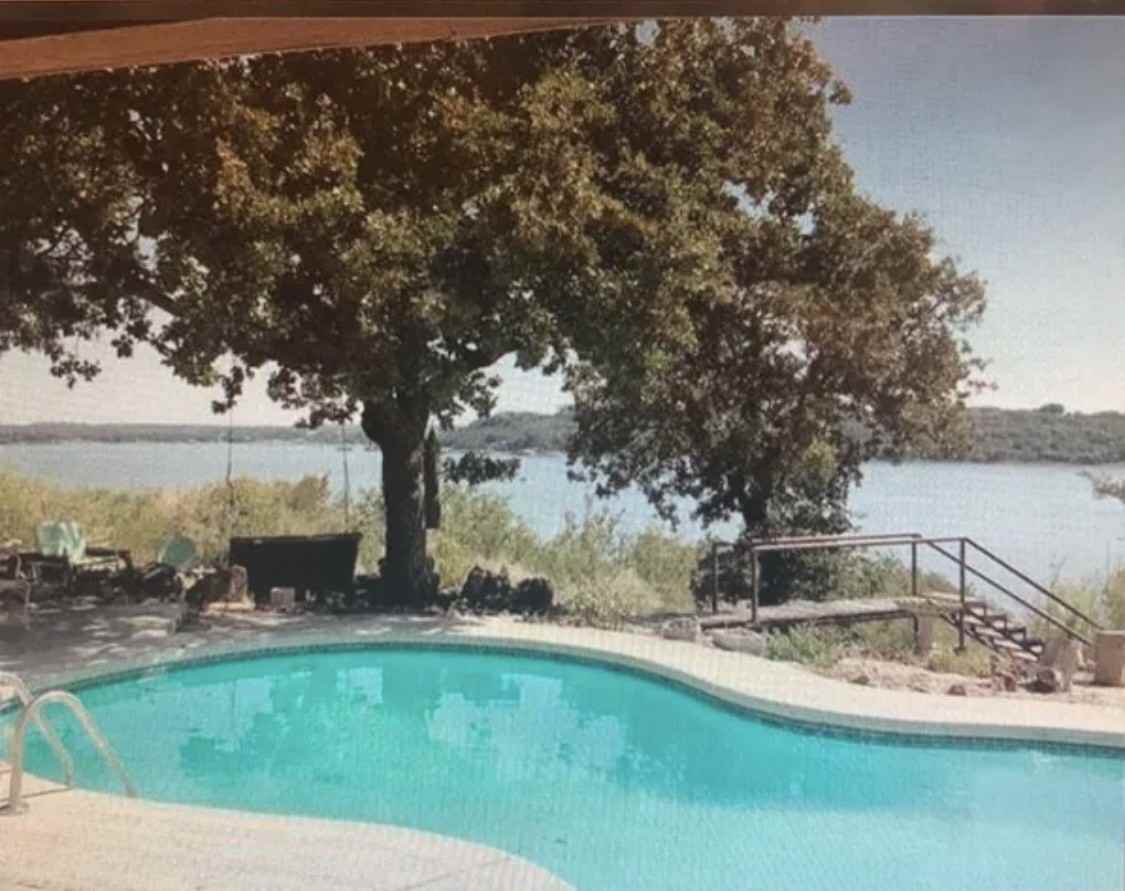 550 County Road 594 - Photo 2 of 10