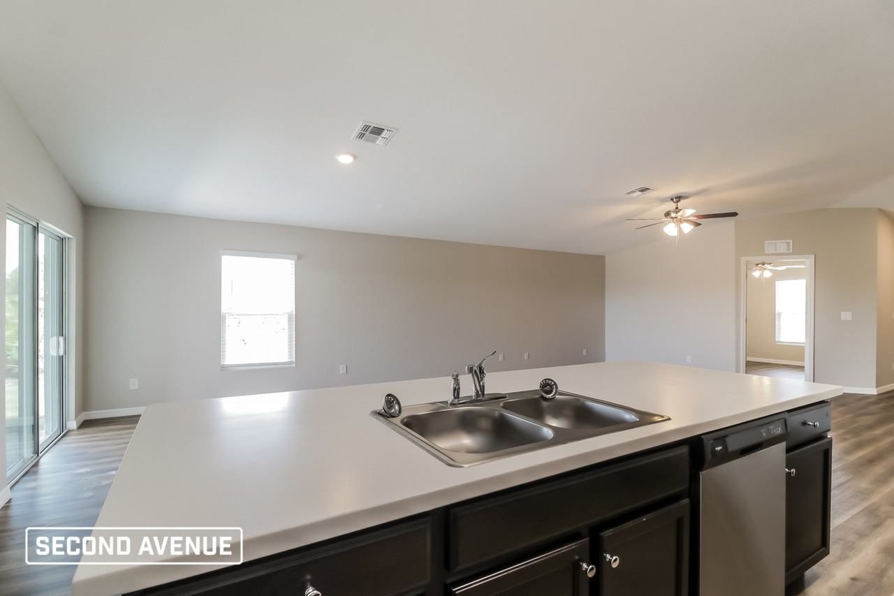 18351 Avon Ave - Photo 3 of 19