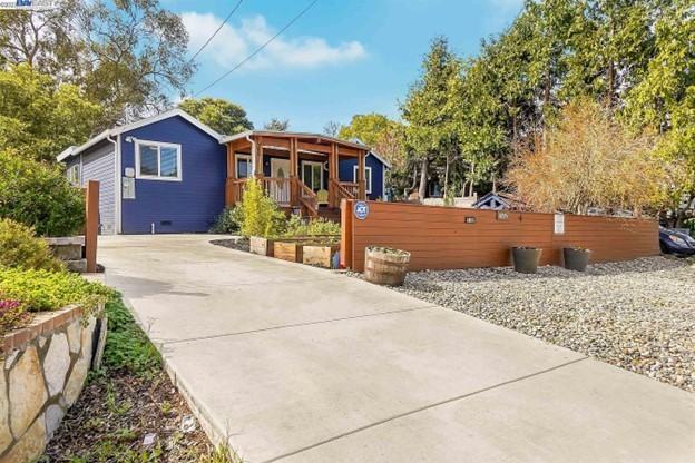 6225 Hillmont Drive - Photo 3 of 26