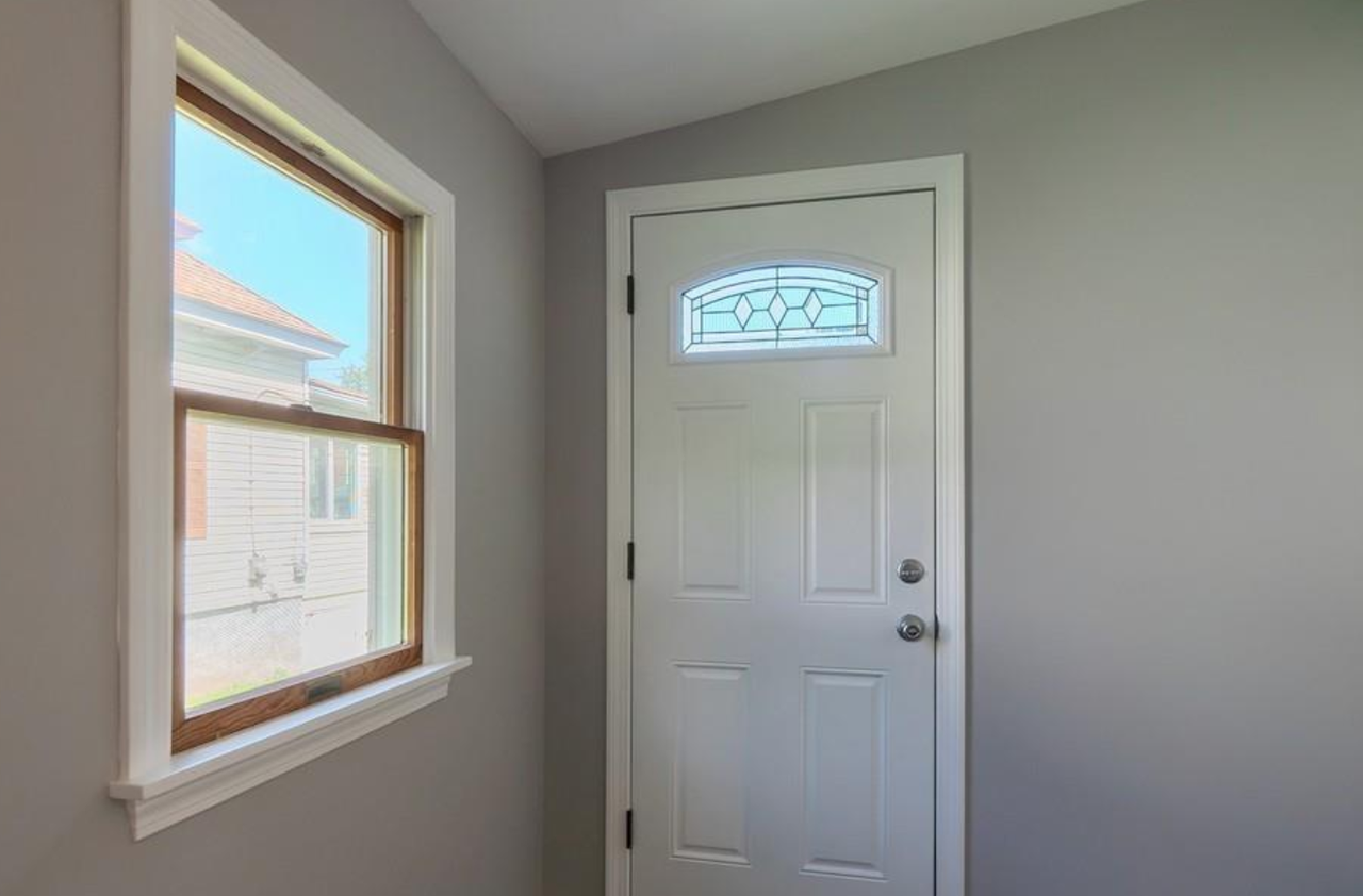 142 East Meadow Road - Photo 3 of 28