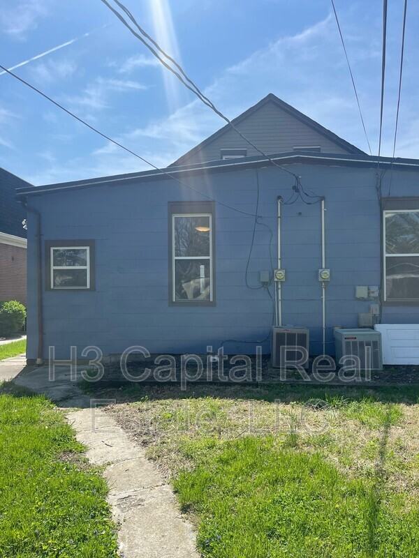 205 S 16th St - Photo 2 of 10