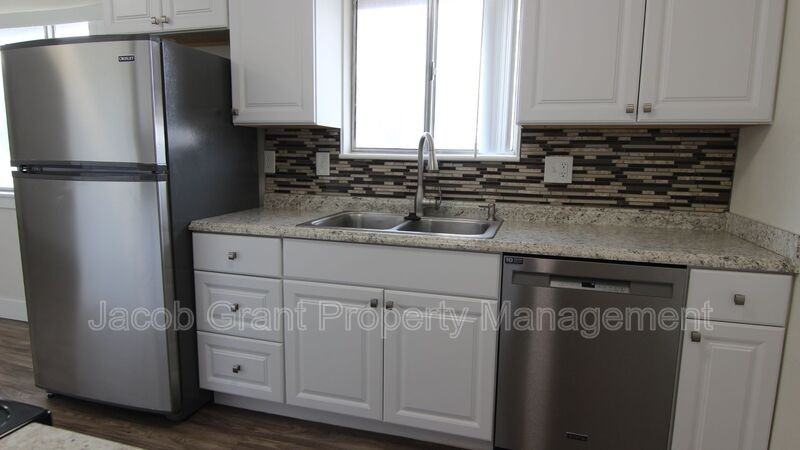 315 James Ave - Photo 4 of 17