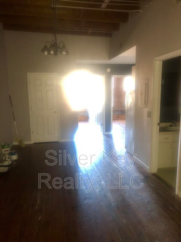 217 E Washington Ave #F - Photo 4 of 12