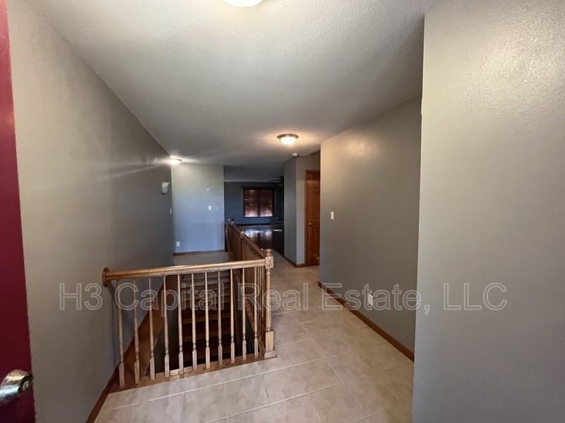 810 S Moreland Rd - Photo 2 of 29