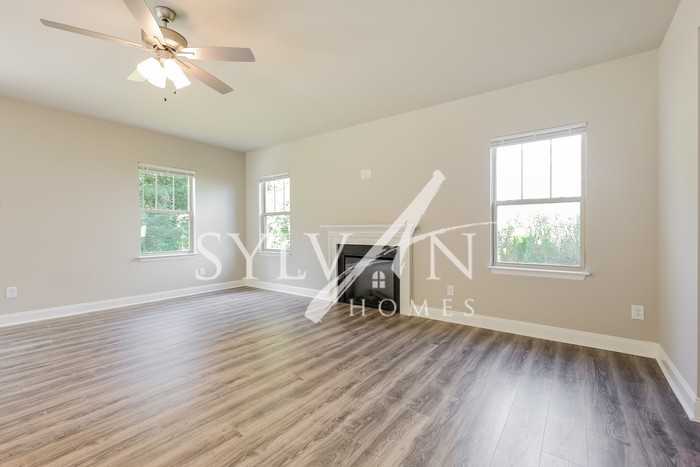 8 Cringle Ln - Photo 3 of 15