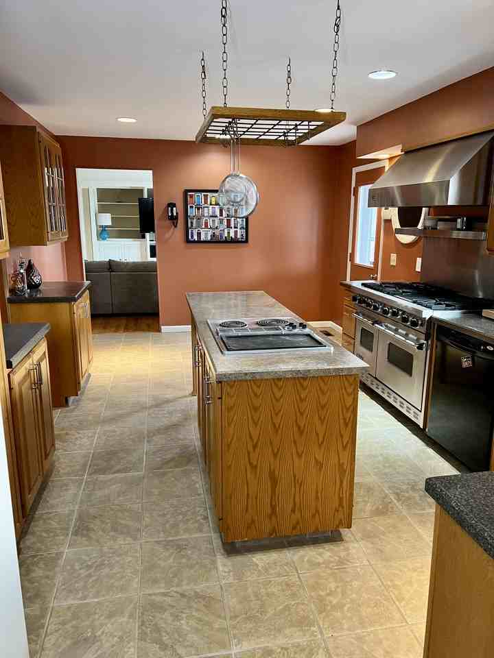 85 Meadowbrook Ln #1 - Photo 3 of 27