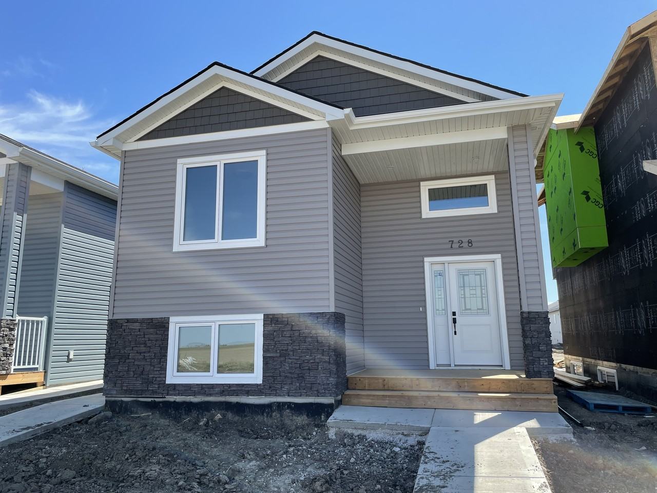 3 Bedroom Upper Unit In Aspen Ridge Apartments 728A Feheregyhazi Blvd