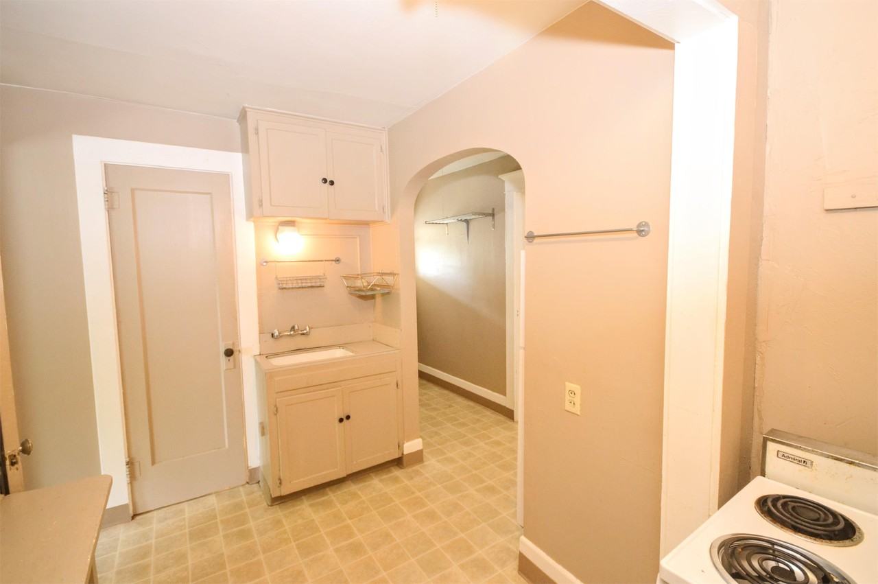 227 Nw 11th St #6 - Photo 7 of 22