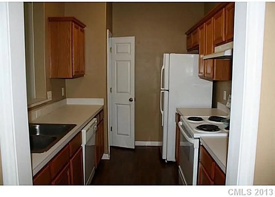 5319 Johnston Mill Ct - Photo 2 of 16