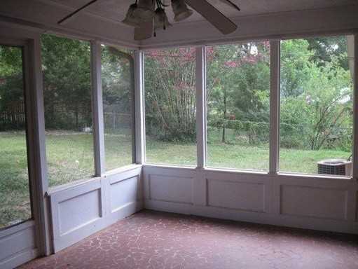 1101 Heather Ln - Photo 3 of 9