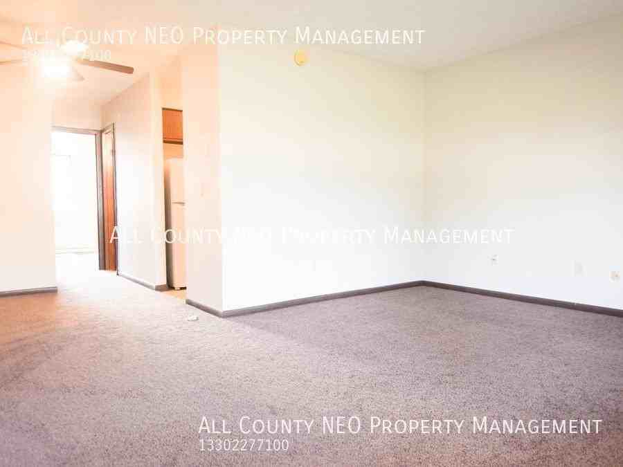 1950 White Pond Dr - Photo 2 of 8