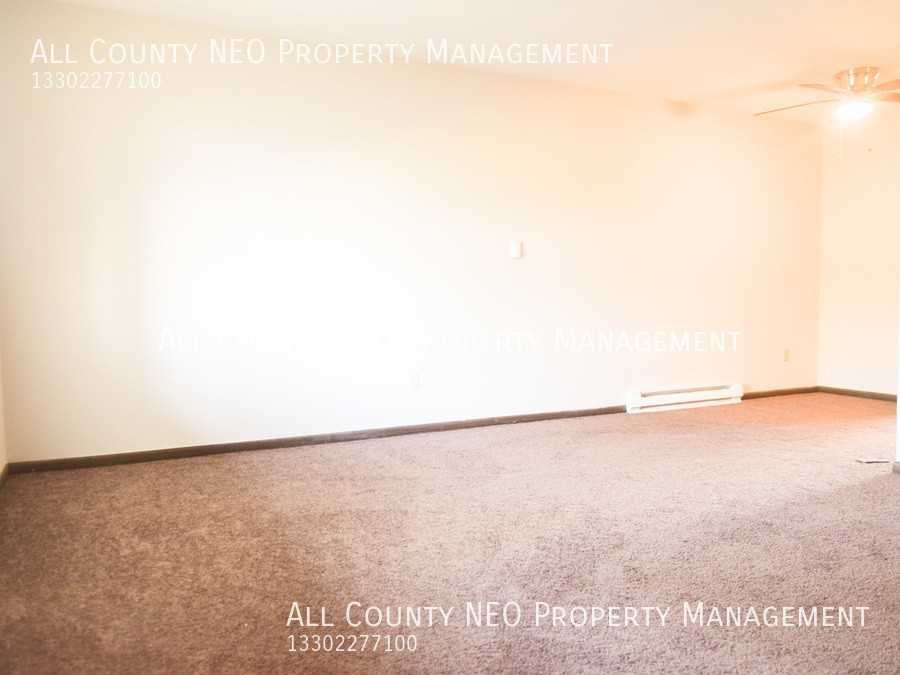 1950 White Pond Dr - Photo 3 of 8