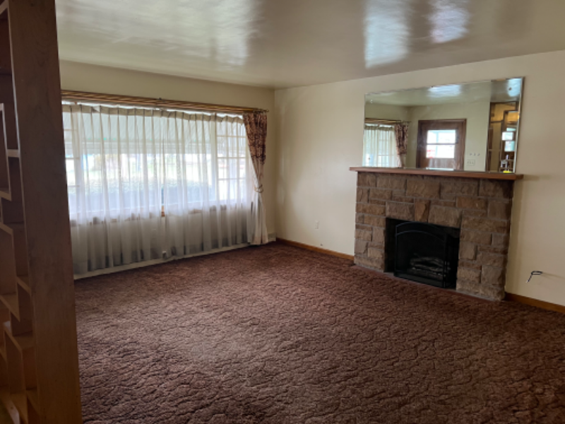 383 6th St - Photo 2 of 8