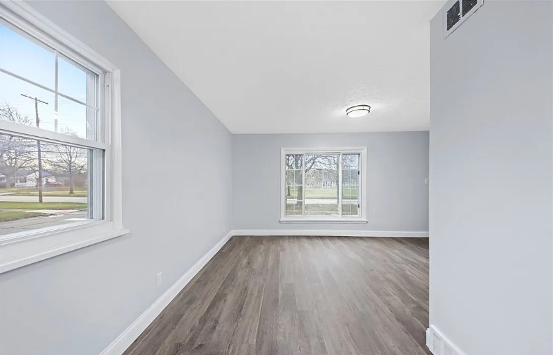 18902 Puritas Ave - Photo 2 of 14