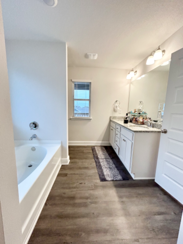 116 Carriage Rd - Photo 3 of 34