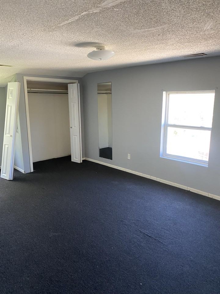 203 Pine St #B - Photo 3 of 4