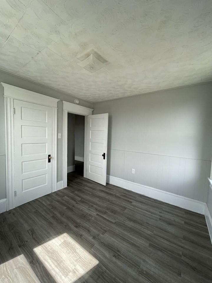 766 Hudson St #4 - Photo 4 of 12