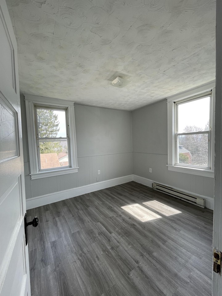 766 Hudson St #4 - Photo 5 of 12