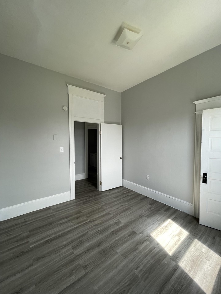 766 Hudson St #4 - Photo 6 of 12