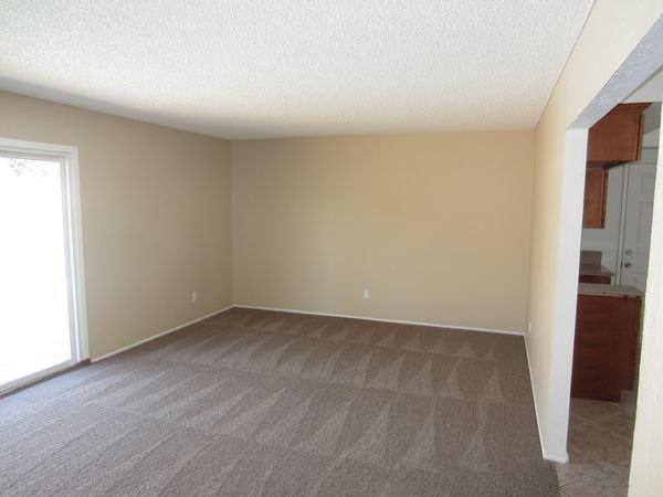 1564 W Carter St - Photo 3 of 9