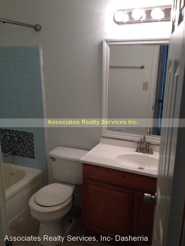 422 SE 8th ST - Photo 3 of 5