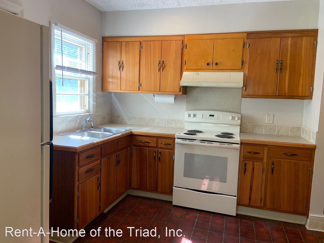 718 Lipscomb Rd - Photo 3 of 13