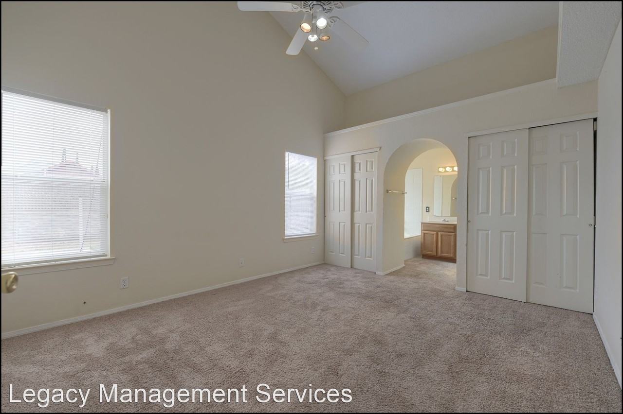 5656 Colin Powell Ave - Photo 2 of 44