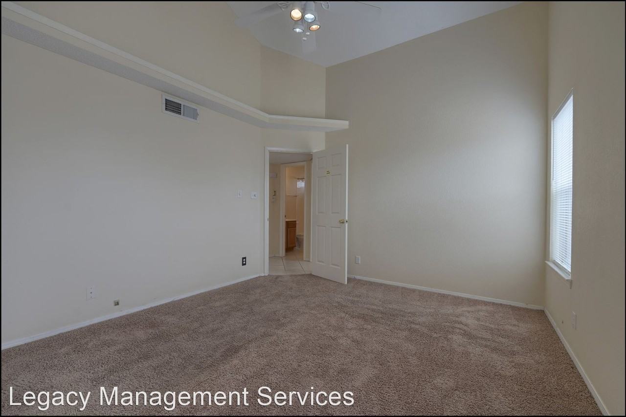 5656 Colin Powell Ave - Photo 3 of 44