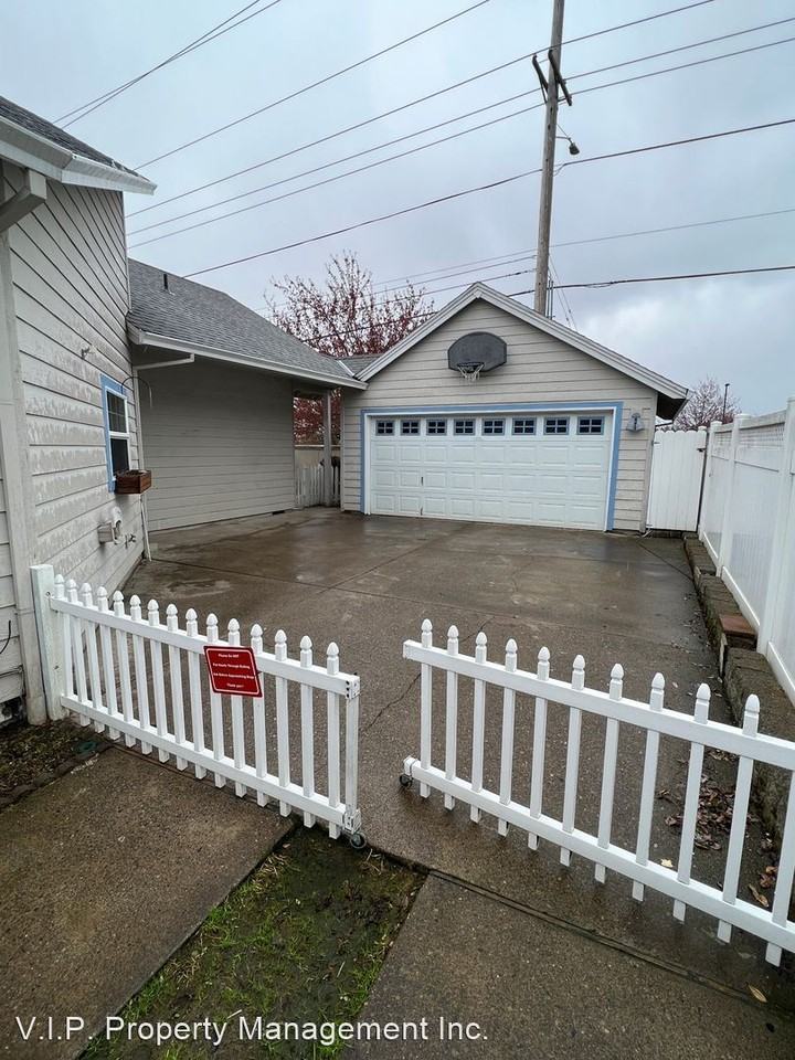 1228 Ne Multnomah Dr - Photo 2 of 18