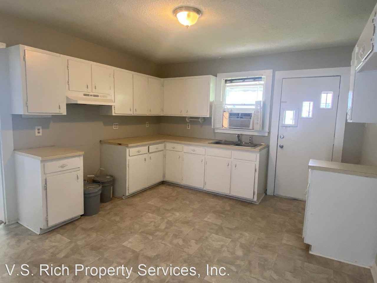 910 Juniper St - Photo 3 of 11