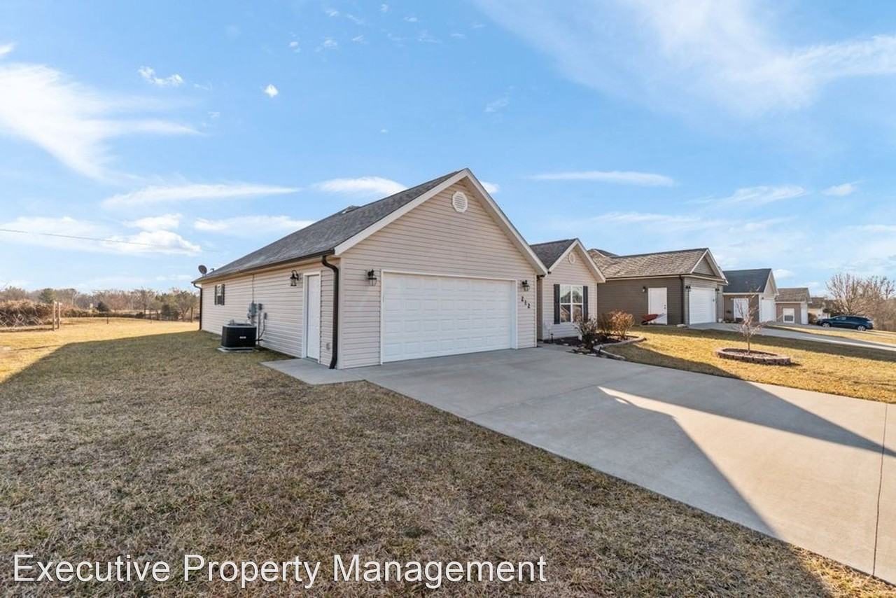 212 Sun Valley Ct - Photo 2 of 28