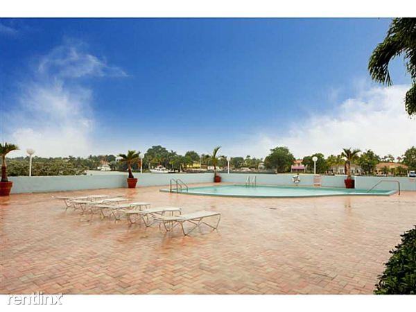 5838 Collins Ave - Photo 3 of 9