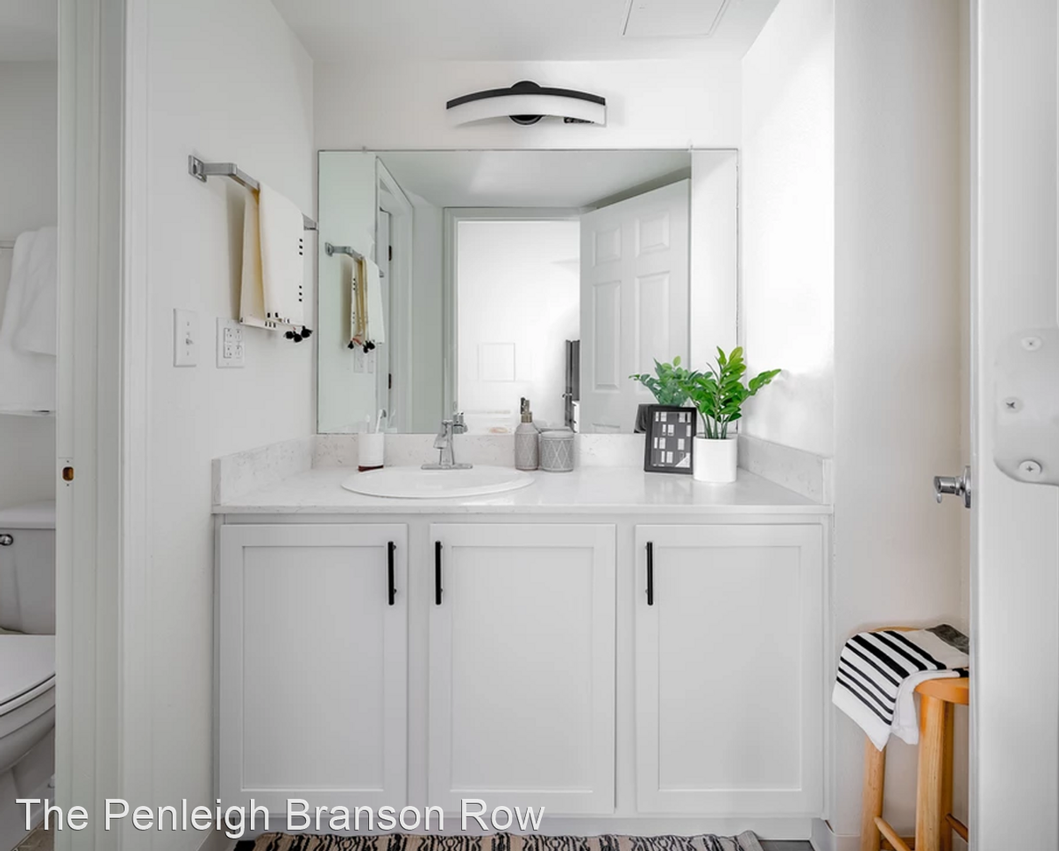 The Penleigh Branson Row Apartments 300 N Francis St, Branson, MO