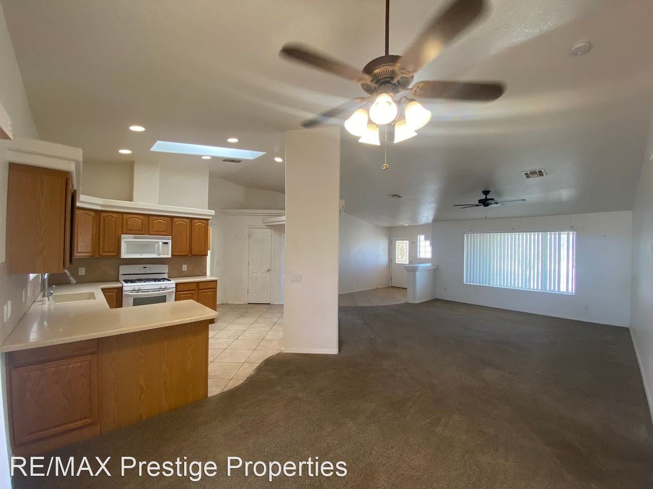 10098 N Acorn Dr - Photo 3 of 9