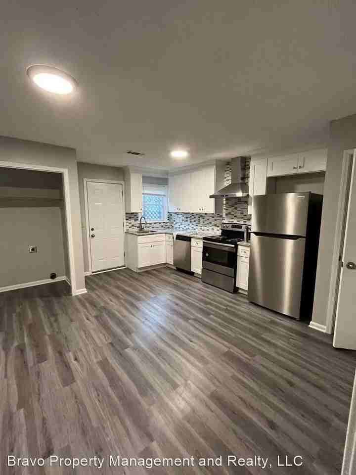 493-V Stone Mountain Street Bldg 15 - Photo 2 of 14