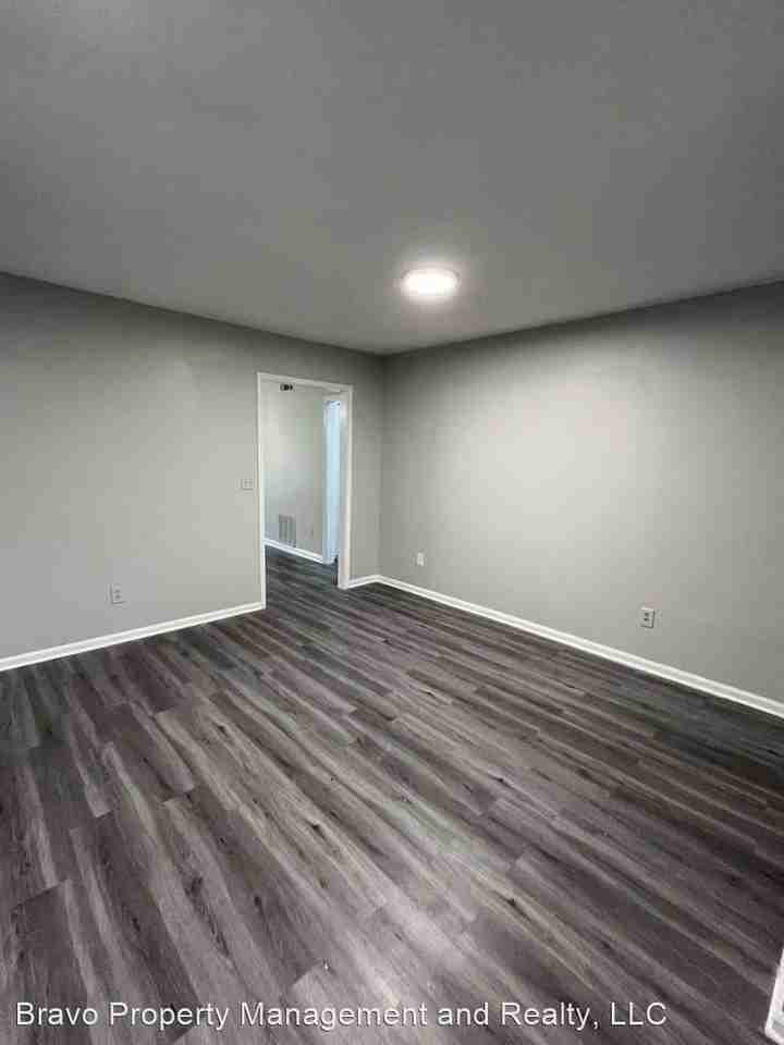 493-V Stone Mountain Street Bldg 15 - Photo 3 of 14