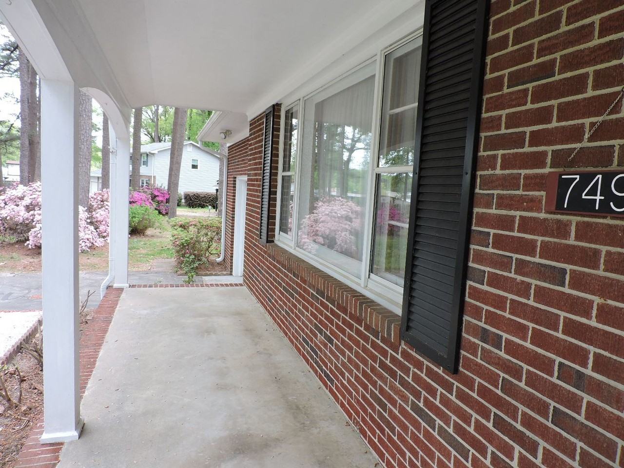 7498 Pinewood Cir - Photo 3 of 17