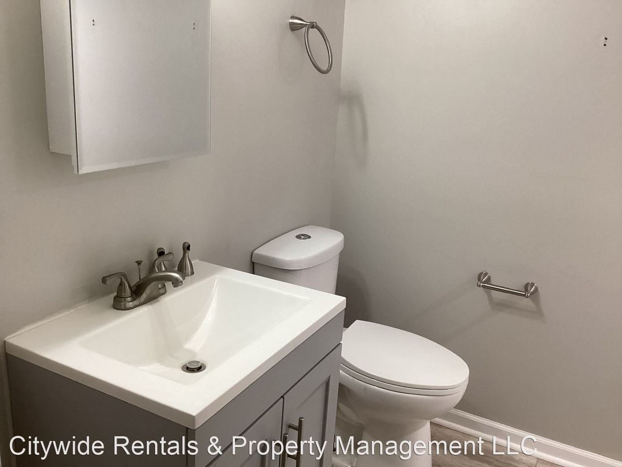 5208 N 105th St - Photo 2 of 23