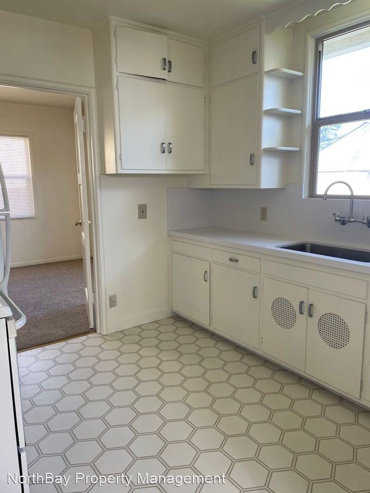 319 Benton St - Photo 2 of 13