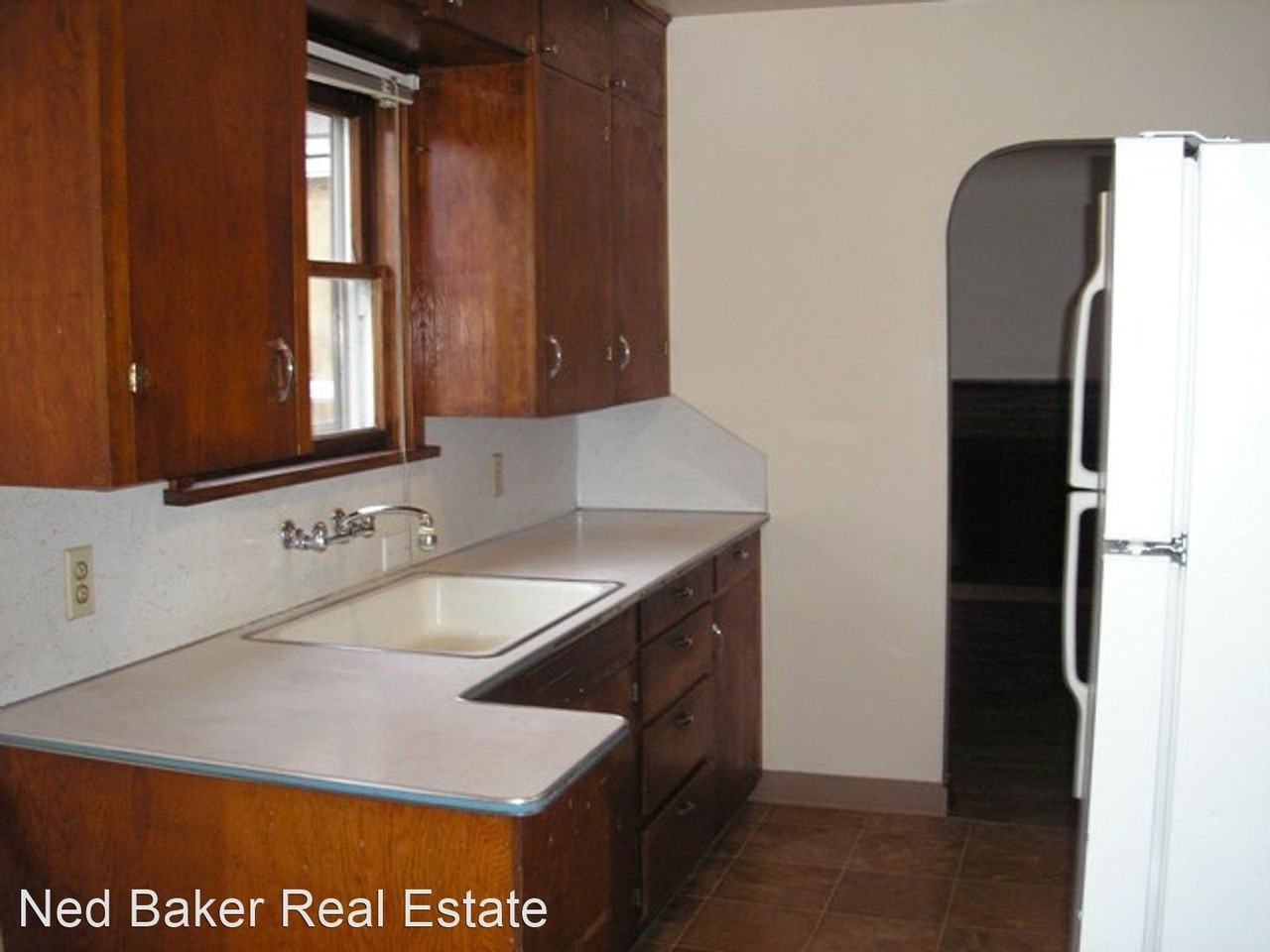 1035 17th St Ne - Photo 3 of 13