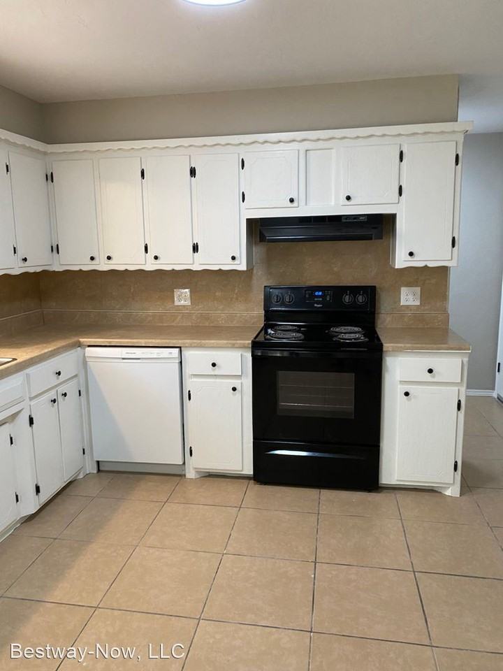 2532 Sw 66th St - Photo 2 of 16
